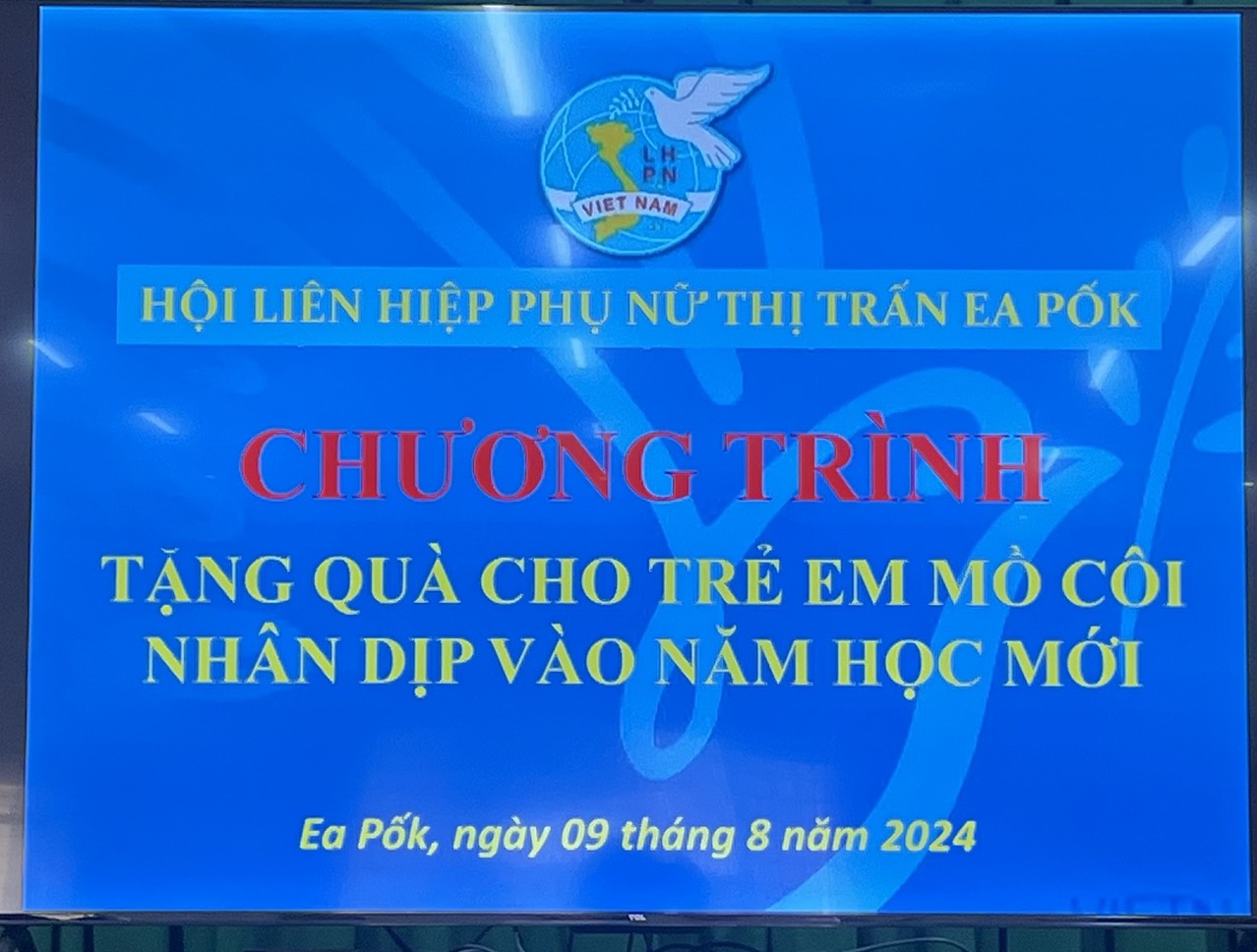 Hội Liên hiệp phụ nữ thị trấn Ea Pốk tổ chức gặp mặt và phát quà cho trẻ em mồ côi nhân dịp năm học mới